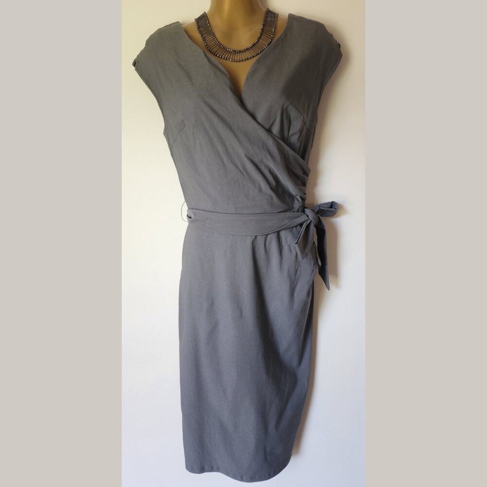Elegant Grey Dress with Back Zipper - Size Large
